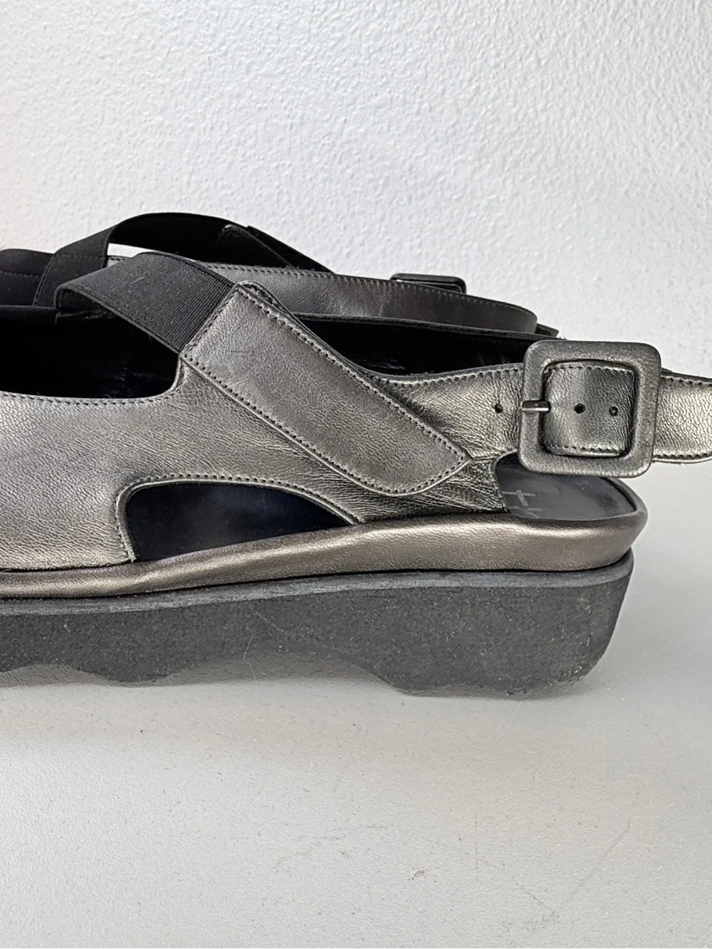 Thierry Rabotin Metallic Pewter Platform Comfort Sandals EU 38 womens size 8